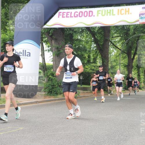 29.06.2025 - hella hamburg halbmarathon KatJ http://msf.ph/oto/8521880 29.06.2025 10:50:20 Zwischen KM18-KM19 2424, 2685, 7290, 7453, 7717 meine-sportfotos.de