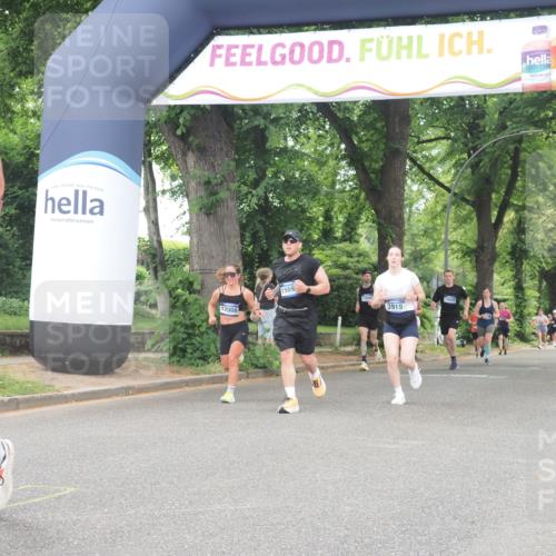 29.06.2025 - hella hamburg halbmarathon KatJ http://msf.ph/oto/8521922 29.06.2025 10:50:21 Zwischen KM18-KM19 2424, 3919, 7290, 7453, 7717 meine-sportfotos.de