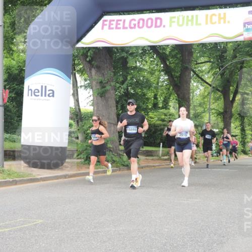 29.06.2025 - hella hamburg halbmarathon KatJ http://msf.ph/oto/8521931 29.06.2025 10:50:22 Zwischen KM18-KM19 3919, 7290, 7453, 7717 meine-sportfotos.de