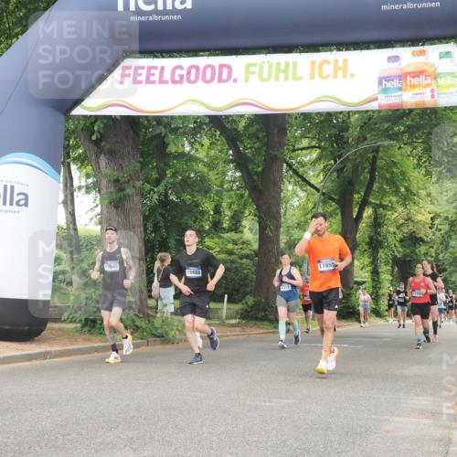 29.06.2025 - hella hamburg halbmarathon KatJ http://msf.ph/oto/8521964 29.06.2025 10:50:24 Zwischen KM18-KM19 3919, 7290, 7717 meine-sportfotos.de