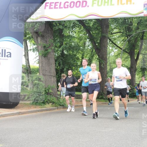 29.06.2025 - hella hamburg halbmarathon KatJ http://msf.ph/oto/8522429 29.06.2025 10:50:45 Zwischen KM18-KM19 4389, 5511, 6966 meine-sportfotos.de