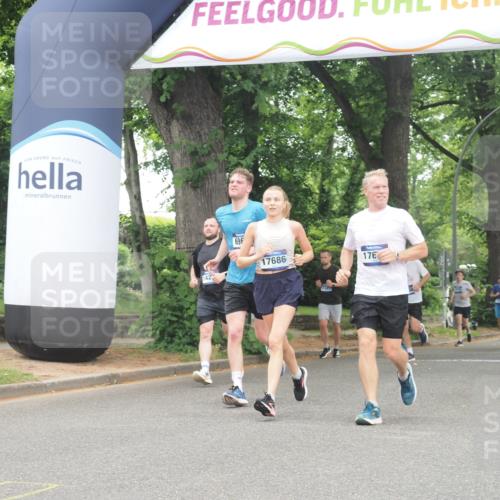29.06.2025 - hella hamburg halbmarathon KatJ http://msf.ph/oto/8522461 29.06.2025 10:50:46 Zwischen KM18-KM19 4389, 5511, 6966 meine-sportfotos.de