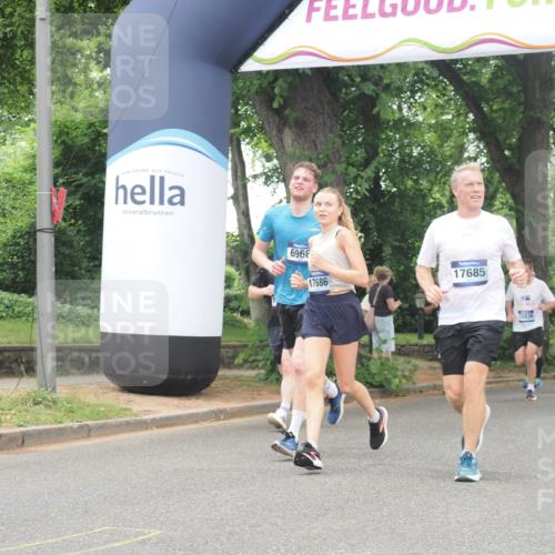 29.06.2025 - hella hamburg halbmarathon KatJ http://msf.ph/oto/8522478 29.06.2025 10:50:46 Zwischen KM18-KM19 4389, 5511, 6966 meine-sportfotos.de