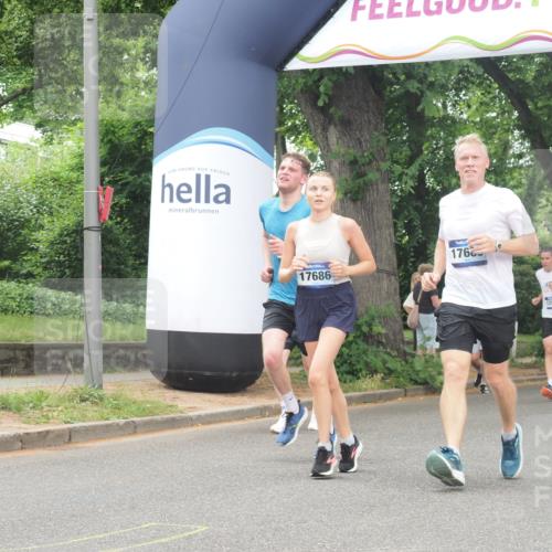 29.06.2025 - hella hamburg halbmarathon KatJ http://msf.ph/oto/8522489 29.06.2025 10:50:46 Zwischen KM18-KM19 4389, 5511, 6966 meine-sportfotos.de