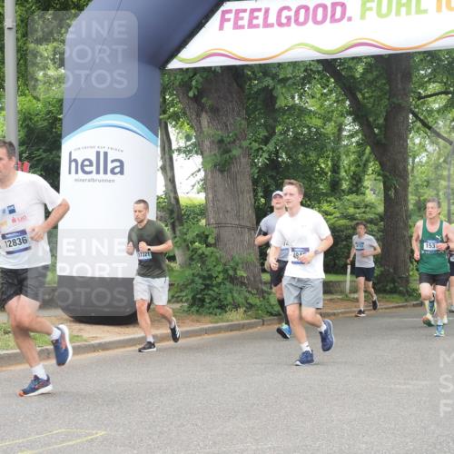 29.06.2025 - hella hamburg halbmarathon KatJ http://msf.ph/oto/8522523 29.06.2025 10:50:49 Zwischen KM18-KM19 1531, 4945, 6966 meine-sportfotos.de