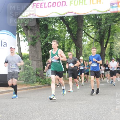 29.06.2025 - hella hamburg halbmarathon KatJ http://msf.ph/oto/8522597 29.06.2025 10:50:51 Zwischen KM18-KM19 1531, 4945, 6966 meine-sportfotos.de