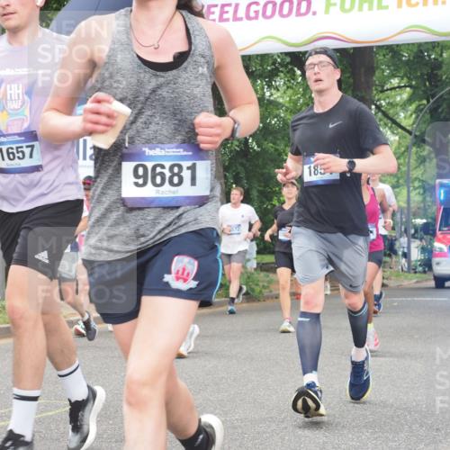 29.06.2025 - hella hamburg halbmarathon KatJ http://msf.ph/oto/8522880 29.06.2025 10:51:00 Zwischen KM18-KM19 1212, 1733, 1851, 2463, 4985, 5653, 7333 meine-sportfotos.de