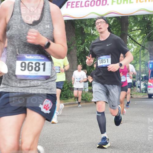29.06.2025 - hella hamburg halbmarathon KatJ http://msf.ph/oto/8522888 29.06.2025 10:51:00 Zwischen KM18-KM19 1212, 1733, 1851, 2463, 4985, 5653, 7333 meine-sportfotos.de