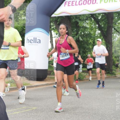 29.06.2025 - hella hamburg halbmarathon KatJ http://msf.ph/oto/8522928 29.06.2025 10:51:01 Zwischen KM18-KM19 1212, 1733, 1851, 2463, 4120, 4985, 5653, 7333 meine-sportfotos.de