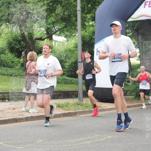 29.06.2025 - hella hamburg halbmarathon KatJ http://msf.ph/oto/8523037 29.06.2025 10:51:03 Zwischen KM18-KM19 1733, 1851, 2463, 3572, 4120, 4985, 5653, 7333 meine-sportfotos.de