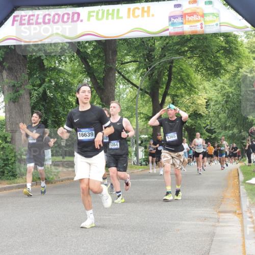 29.06.2025 - hella hamburg halbmarathon KatJ http://msf.ph/oto/8523043 29.06.2025 10:51:10 Zwischen KM18-KM19 2698, 3572, 5354, 5365, 8578 meine-sportfotos.de