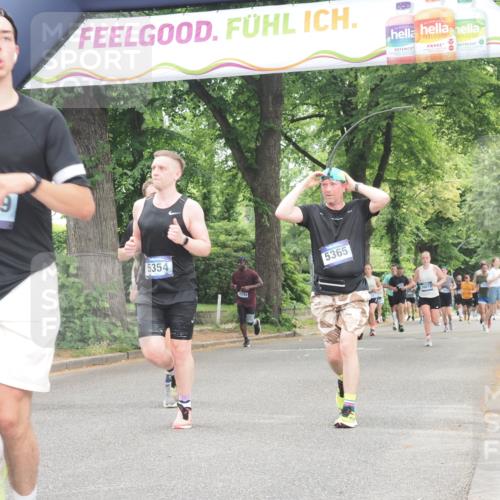 29.06.2025 - hella hamburg halbmarathon KatJ http://msf.ph/oto/8523085 29.06.2025 10:51:11 Zwischen KM18-KM19 2698, 5354, 5365, 8578 meine-sportfotos.de