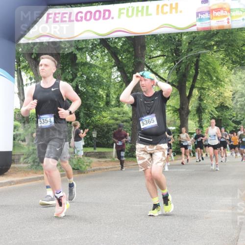 29.06.2025 - hella hamburg halbmarathon KatJ http://msf.ph/oto/8523109 29.06.2025 10:51:11 Zwischen KM18-KM19 2698, 5354, 5365, 8578 meine-sportfotos.de