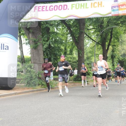 29.06.2025 - hella hamburg halbmarathon KatJ http://msf.ph/oto/8523126 29.06.2025 10:51:13 Zwischen KM18-KM19 5354, 5365, 8578 meine-sportfotos.de