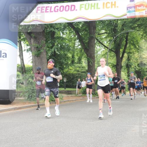 29.06.2025 - hella hamburg halbmarathon KatJ http://msf.ph/oto/8523146 29.06.2025 10:51:14 Zwischen KM18-KM19 5354, 5365, 8578 meine-sportfotos.de