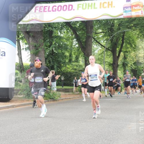29.06.2025 - hella hamburg halbmarathon KatJ http://msf.ph/oto/8523160 29.06.2025 10:51:14 Zwischen KM18-KM19 5354, 5365, 8578 meine-sportfotos.de