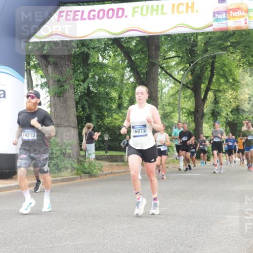 29.06.2025 - hella hamburg halbmarathon KatJ http://msf.ph/oto/8523178 29.06.2025 10:51:15 Zwischen KM18-KM19 5354, 5365, 8578 meine-sportfotos.de