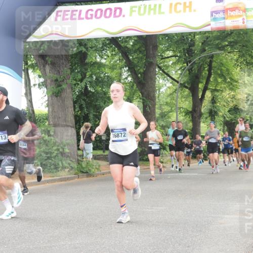 29.06.2025 - hella hamburg halbmarathon KatJ http://msf.ph/oto/8523187 29.06.2025 10:51:15 Zwischen KM18-KM19 5354, 5365, 8578 meine-sportfotos.de