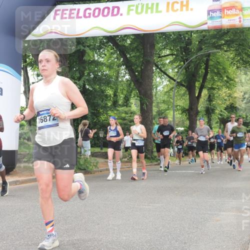 29.06.2025 - hella hamburg halbmarathon KatJ http://msf.ph/oto/8523197 29.06.2025 10:51:15 Zwischen KM18-KM19 5354, 5365, 8578 meine-sportfotos.de