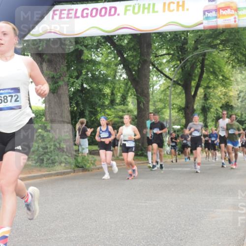 29.06.2025 - hella hamburg halbmarathon KatJ http://msf.ph/oto/8523204 29.06.2025 10:51:16 Zwischen KM18-KM19 5354, 5365 meine-sportfotos.de