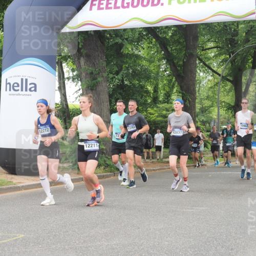 29.06.2025 - hella hamburg halbmarathon KatJ http://msf.ph/oto/8523213 29.06.2025 10:51:18 Zwischen KM18-KM19  meine-sportfotos.de