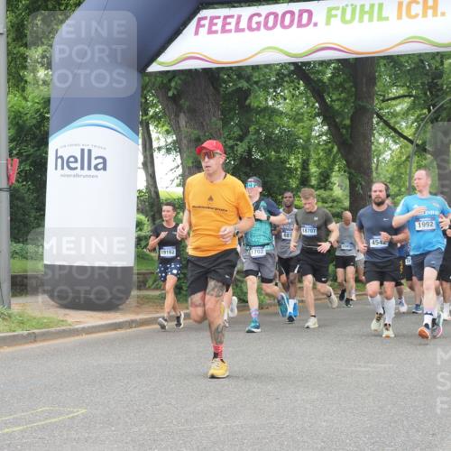 29.06.2025 - hella hamburg halbmarathon KatJ http://msf.ph/oto/8523309 29.06.2025 10:51:23 Zwischen KM18-KM19 1194, 1702, 1992, 2979, 4542, 7081, 8520, 8561 meine-sportfotos.de