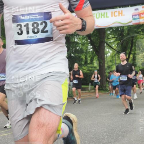 29.06.2025 - hella hamburg halbmarathon KatJ http://msf.ph/oto/8523733 29.06.2025 10:51:36 Zwischen KM18-KM19 1863, 3039, 3182, 3248, 5396, 6100, 7042 meine-sportfotos.de