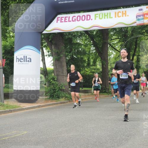 29.06.2025 - hella hamburg halbmarathon KatJ http://msf.ph/oto/8523746 29.06.2025 10:51:37 Zwischen KM18-KM19 1863, 3039, 3182, 3248, 6100, 7042 meine-sportfotos.de
