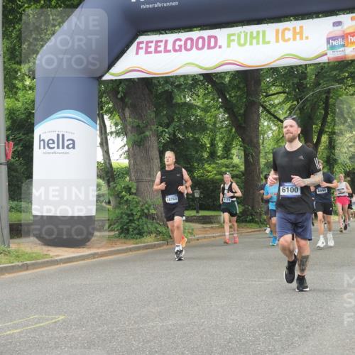29.06.2025 - hella hamburg halbmarathon KatJ http://msf.ph/oto/8523752 29.06.2025 10:51:37 Zwischen KM18-KM19 1863, 3039, 3182, 3248, 6100, 7042 meine-sportfotos.de