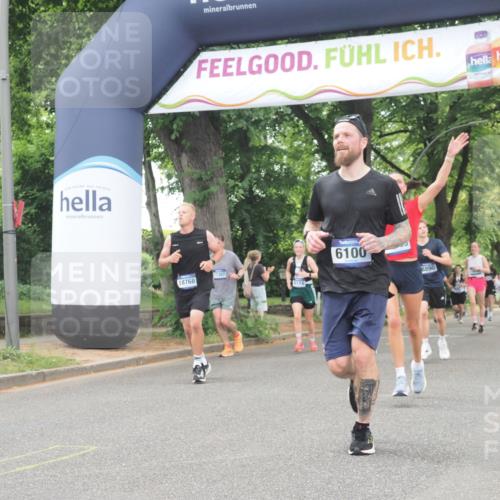 29.06.2025 - hella hamburg halbmarathon KatJ http://msf.ph/oto/8523774 29.06.2025 10:51:37 Zwischen KM18-KM19 1863, 3039, 3182, 3248, 6100, 7042 meine-sportfotos.de