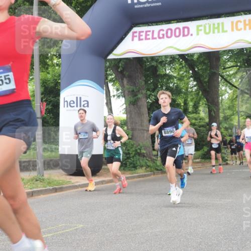29.06.2025 - hella hamburg halbmarathon KatJ http://msf.ph/oto/8523847 29.06.2025 10:51:39 Zwischen KM18-KM19 1863, 3039, 3182, 3248, 6100, 6174 meine-sportfotos.de