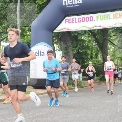 29.06.2025 - hella hamburg halbmarathon KatJ http://msf.ph/oto/8523920 29.06.2025 10:51:40 Zwischen KM18-KM19 1842, 1863, 3039, 3182, 3248, 6100, 6174 meine-sportfotos.de