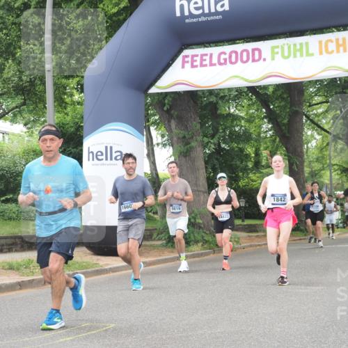 29.06.2025 - hella hamburg halbmarathon KatJ http://msf.ph/oto/8523957 29.06.2025 10:51:41 Zwischen KM18-KM19 1842, 3039, 3182, 3248, 6100, 6174 meine-sportfotos.de