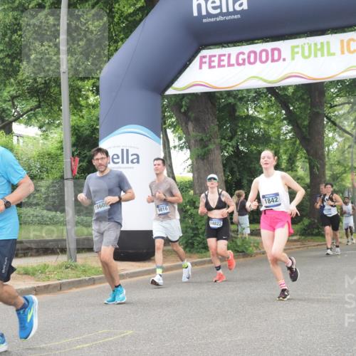 29.06.2025 - hella hamburg halbmarathon KatJ http://msf.ph/oto/8523975 29.06.2025 10:51:41 Zwischen KM18-KM19 1842, 3039, 3182, 3248, 6100, 6174 meine-sportfotos.de