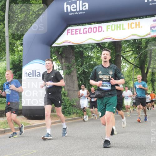 29.06.2025 - hella hamburg halbmarathon KatJ http://msf.ph/oto/8524124 29.06.2025 10:51:46 Zwischen KM18-KM19 1842, 6174, 6714 meine-sportfotos.de