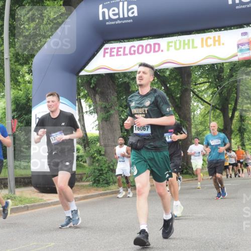 29.06.2025 - hella hamburg halbmarathon KatJ http://msf.ph/oto/8524133 29.06.2025 10:51:47 Zwischen KM18-KM19 1842, 6714 meine-sportfotos.de