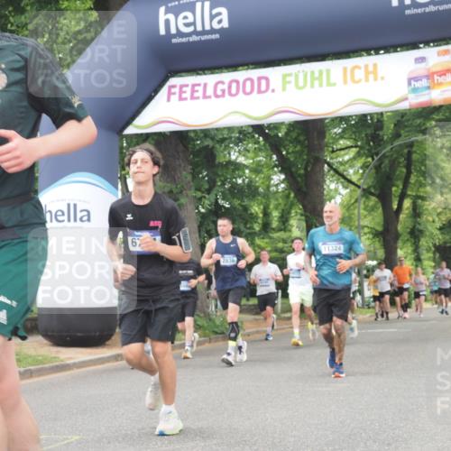 29.06.2025 - hella hamburg halbmarathon KatJ http://msf.ph/oto/8524164 29.06.2025 10:51:48 Zwischen KM18-KM19 1842, 2936, 6714 meine-sportfotos.de
