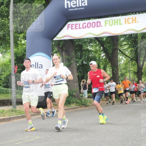 29.06.2025 - hella hamburg halbmarathon KatJ http://msf.ph/oto/8524271 29.06.2025 10:51:51 Zwischen KM18-KM19 2936, 6714 meine-sportfotos.de
