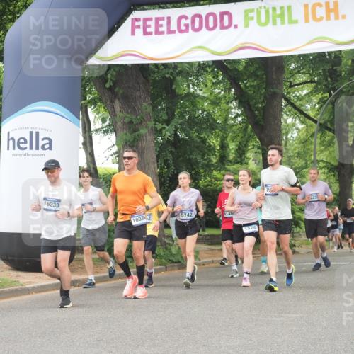29.06.2025 - hella hamburg halbmarathon KatJ http://msf.ph/oto/8524306 29.06.2025 10:51:54 Zwischen KM18-KM19 1526, 2936, 5742, 0000, 6462, 7935 meine-sportfotos.de