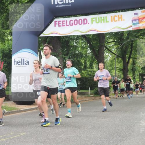 29.06.2025 - hella hamburg halbmarathon KatJ http://msf.ph/oto/8524355 29.06.2025 10:51:56 Zwischen KM18-KM19 1526, 2936, 4146, 5742, 0000, 6462, 7935 meine-sportfotos.de