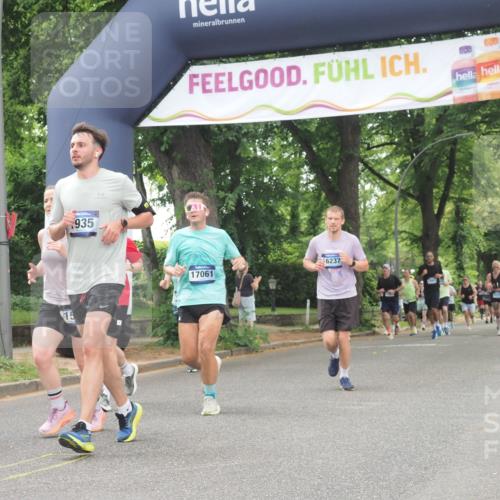 29.06.2025 - hella hamburg halbmarathon KatJ http://msf.ph/oto/8524369 29.06.2025 10:51:57 Zwischen KM18-KM19 1526, 4146, 5742, 0000, 6462, 7935 meine-sportfotos.de