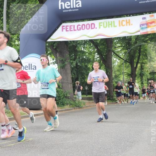 29.06.2025 - hella hamburg halbmarathon KatJ http://msf.ph/oto/8524375 29.06.2025 10:51:57 Zwischen KM18-KM19 1526, 4146, 5742, 0000, 6462, 7935 meine-sportfotos.de