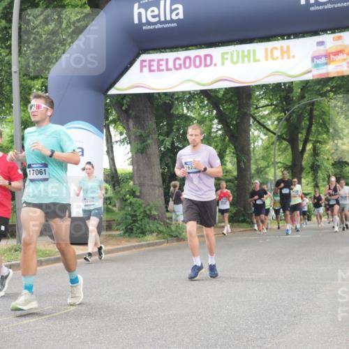 29.06.2025 - hella hamburg halbmarathon KatJ http://msf.ph/oto/8524390 29.06.2025 10:51:58 Zwischen KM18-KM19 1526, 4146, 5742, 0000, 6462, 7935 meine-sportfotos.de