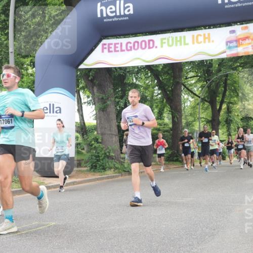 29.06.2025 - hella hamburg halbmarathon KatJ http://msf.ph/oto/8524394 29.06.2025 10:51:58 Zwischen KM18-KM19 1526, 4146, 5742, 0000, 6462, 7935 meine-sportfotos.de