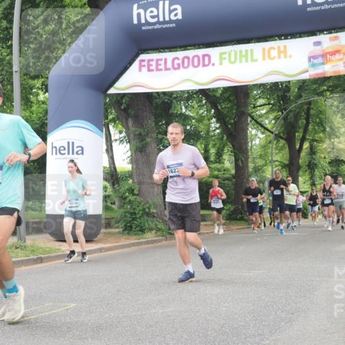29.06.2025 - hella hamburg halbmarathon KatJ http://msf.ph/oto/8524399 29.06.2025 10:51:58 Zwischen KM18-KM19 1526, 4146, 5742, 0000, 6462, 7935 meine-sportfotos.de