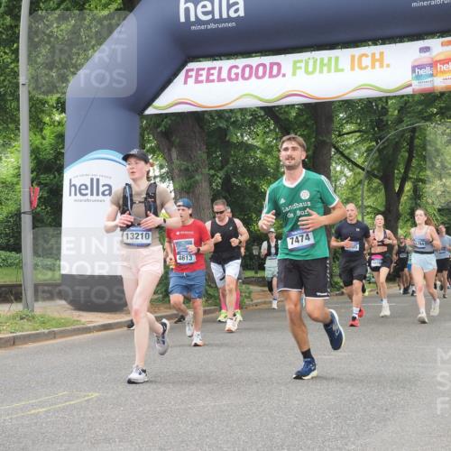 29.06.2025 - hella hamburg halbmarathon KatJ http://msf.ph/oto/8524504 29.06.2025 10:52:04 Zwischen KM18-KM19 1885, 4613, 7271, 7474 meine-sportfotos.de
