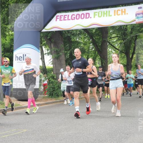 29.06.2025 - hella hamburg halbmarathon KatJ http://msf.ph/oto/8524530 29.06.2025 10:52:06 Zwischen KM18-KM19 1885, 4613, 7271, 7474 meine-sportfotos.de