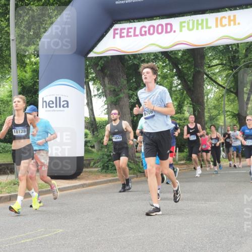 29.06.2025 - hella hamburg halbmarathon KatJ http://msf.ph/oto/8524615 29.06.2025 10:52:11 Zwischen KM18-KM19 1186, 1229, 1885, 2490, 5073, 6706, 7474, 7907 meine-sportfotos.de