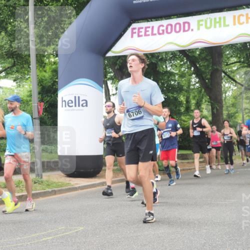 29.06.2025 - hella hamburg halbmarathon KatJ http://msf.ph/oto/8524632 29.06.2025 10:52:11 Zwischen KM18-KM19 1186, 1229, 1885, 2490, 5073, 6706, 7474, 7907 meine-sportfotos.de