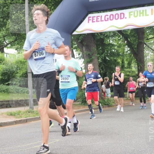 29.06.2025 - hella hamburg halbmarathon KatJ http://msf.ph/oto/8524645 29.06.2025 10:52:12 Zwischen KM18-KM19 1186, 1229, 1885, 2490, 5073, 6706, 7907 meine-sportfotos.de